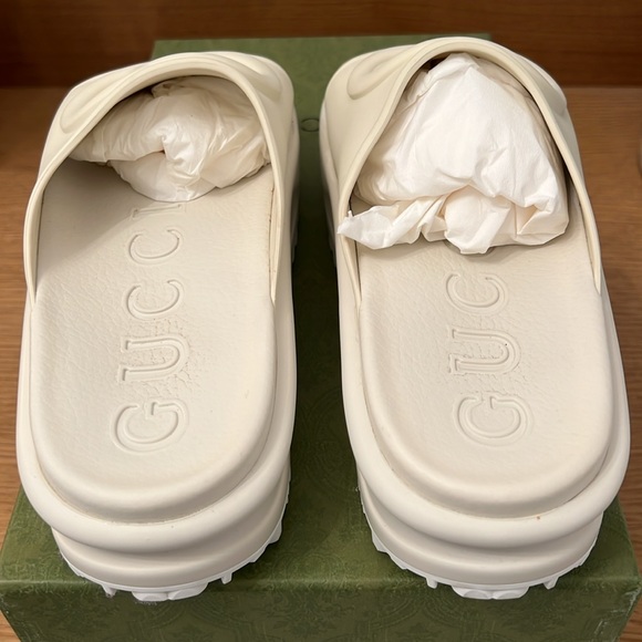 Gucci sandal with interlocking G - Picture 3 of 11